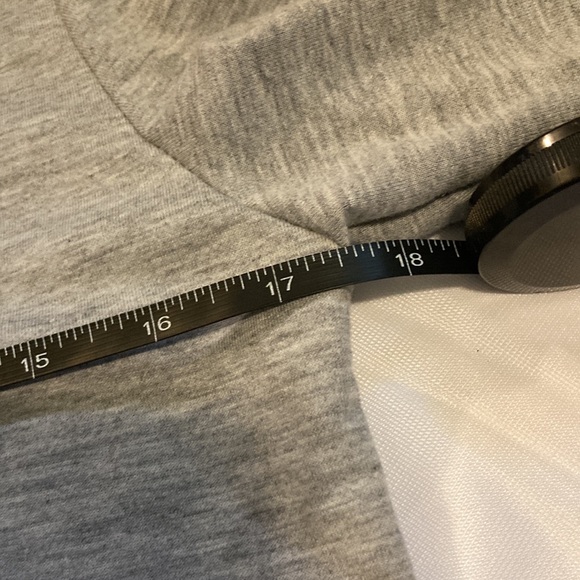 Super soft gray fluted sleeve top size M - Picture 6 of 6